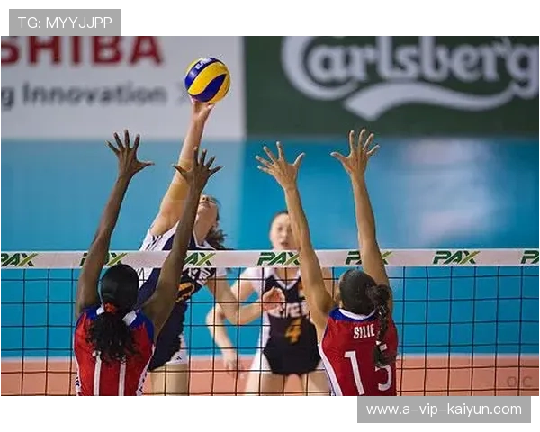 中国女排网口双人拦网成功建立优势